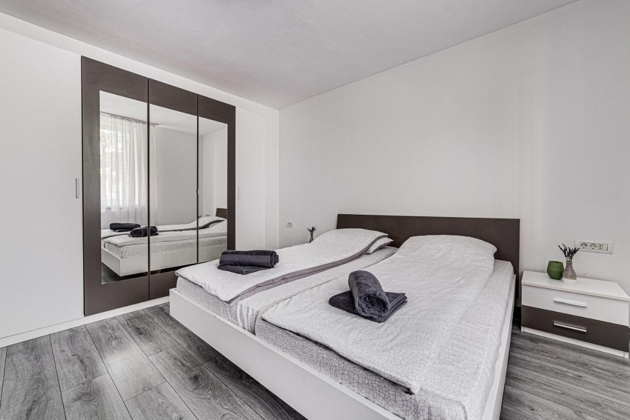 Gabriel Apartment Arad Exterior foto